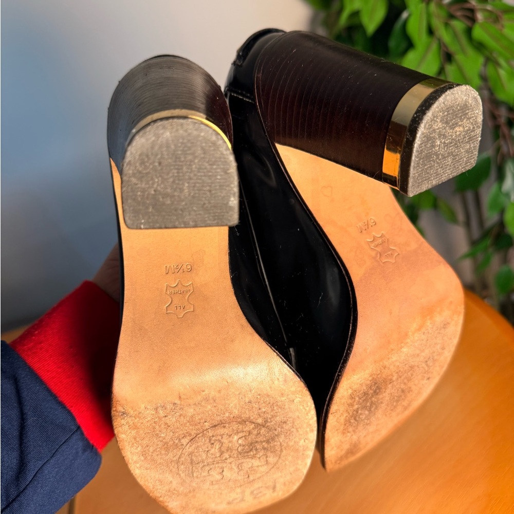 Elegant Black Leather Heeled Loafers - Picture 6 of 7
